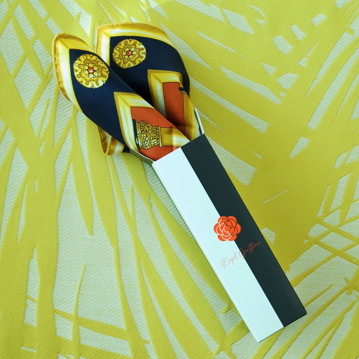 SILK POCHETTE WITH MOTIFS - APHRODITE
